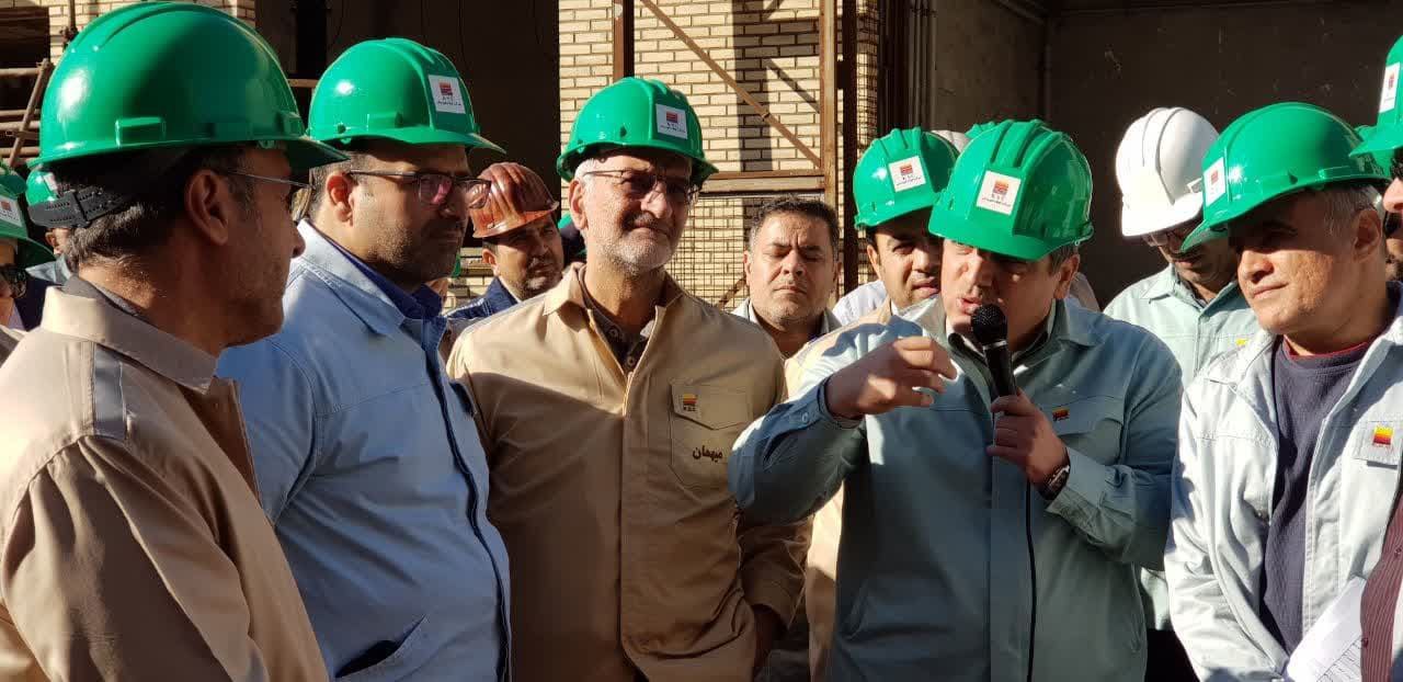 از فولاد خوزستان تمام قد حمایت می‌کنیم