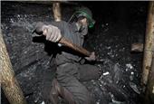 کارگران معادن زغال‌سنگ با شرایط سخت بحرانی زندگی می‌کنند