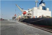 پهلوگیری کشتی حامل 30 هزار تن پودر آلومینیوم در بندر شهید رجایی