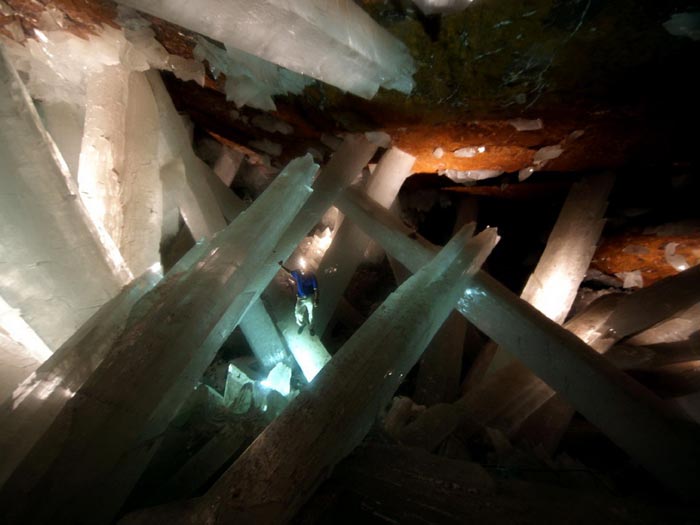 غار حیرت انگیز کریستال ها در صحرای مکزیک