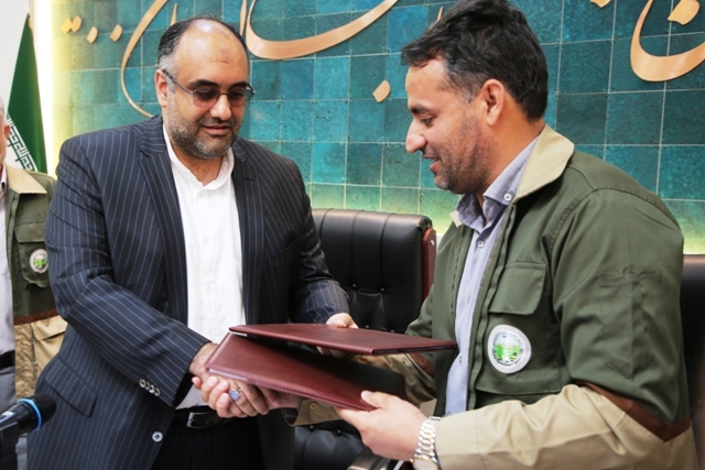 امضاي تفاهمنامه همکاري بين اداره کل منابع طبيعي استان يزد و شرکت سنگ آهن مرکزي ايران