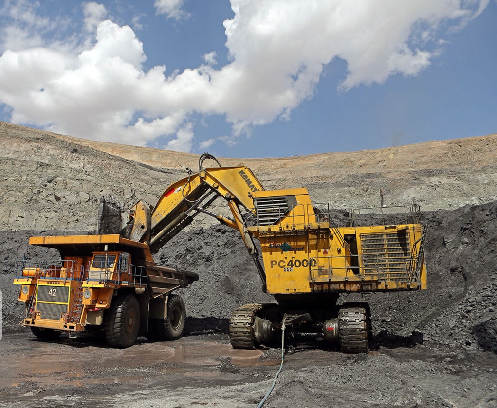 استخراج بيش از يک ميليون تُن مواد معدني در مهاباد