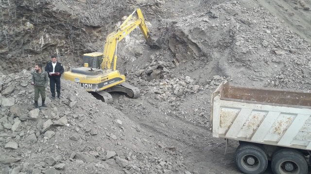 خطر فعاليت معادن و کارخانههاي شن و ماسه، بيخ گوش گردشگري خلخال
