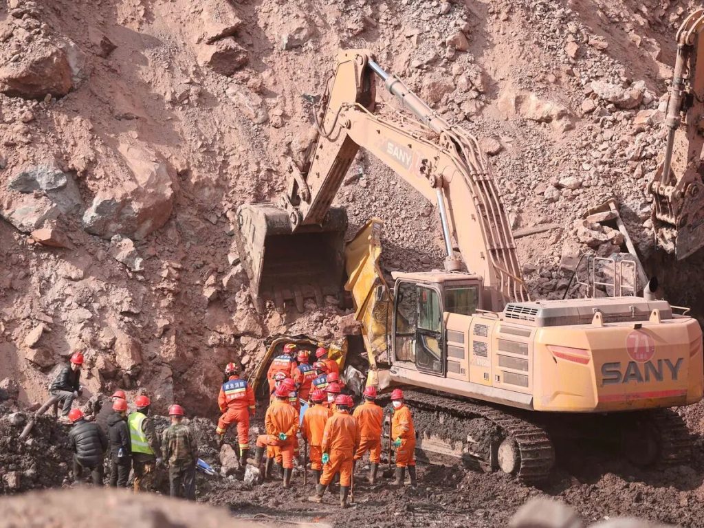 ريزش معدن در چين 6 قرباني گرفت و 47 نفر مفقود شدند