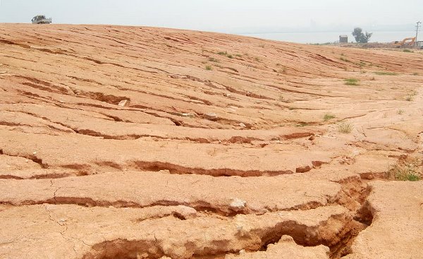 تخريب يکسوم خاکهاي جهان