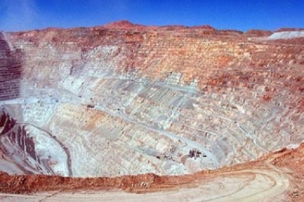 شيلي عمليات نجات 33 معدنکار گرفتار در زير زمين را با موفقيت به انجام رساند