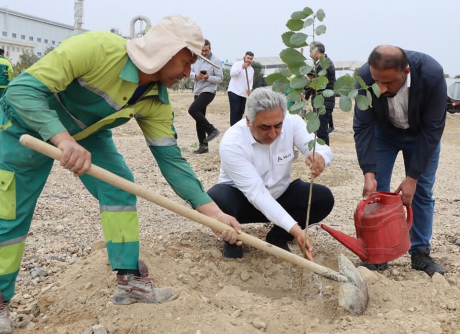 کاشت ۵۰۰ نهال در مجتمع صنایع آلومينيوم جنوب به مناسبت روز درختکاری