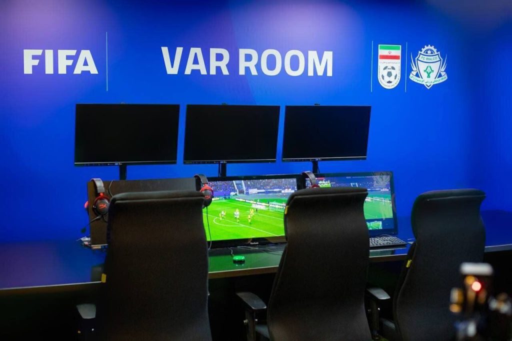 تغییر داور VAR بازی تراکتور و فولاد