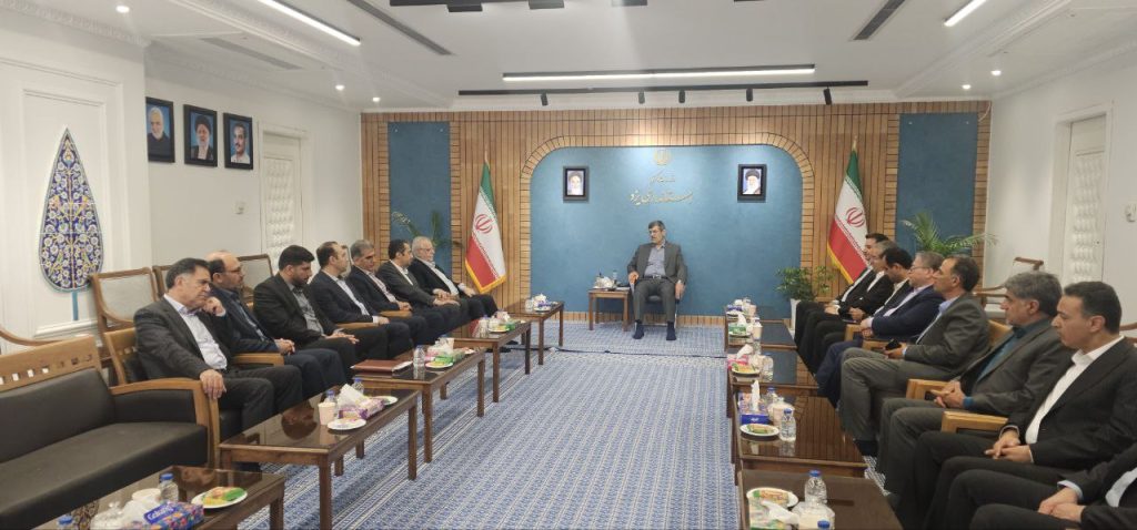 نشست هماندیشی استاندار یزد و رئیس هیأت عامل ایمیدرو با موضوع توسعه زیرساختهای معدنی