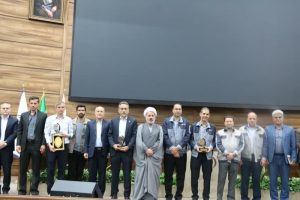 در سی و ششمین  جشنواره تجلیل از جامعه کار و تولید از شرکت آلومینای ایران تجلیل به عمل آمد
