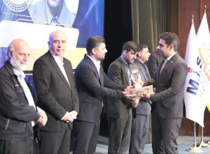  اعطای «تندیس زرین رضایتمندی مشتریان» به شرکت توسعه آهن و فولاد گل‌گهر