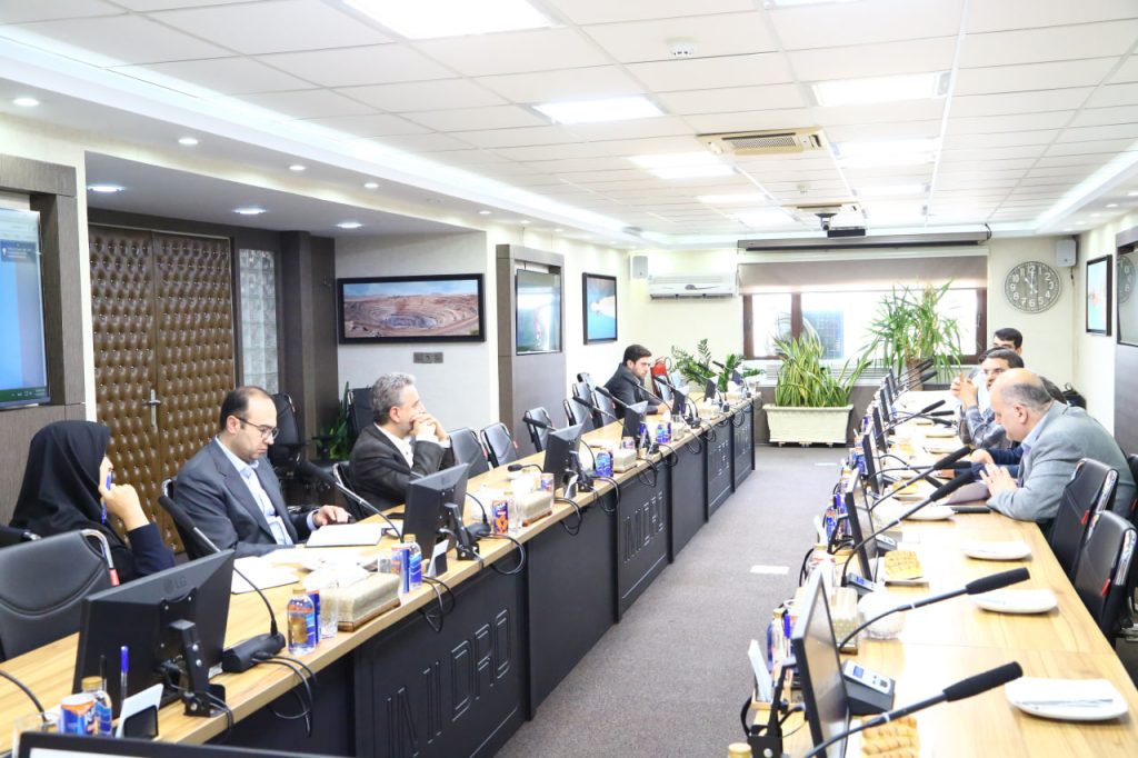 بررسی چالش‌های توسعه معدن و صنایع معدنی در نشست مشترک ایمیدرو و مرکز پژوهش‌های ریاست‌جمهوری