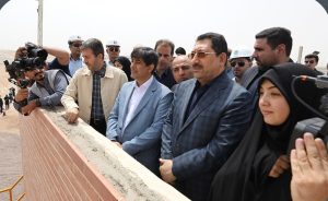 بازدید وزیر صمت و هیئت همراه از بزرگ‌ترین نیروگاه‌ خورشیدی کشور