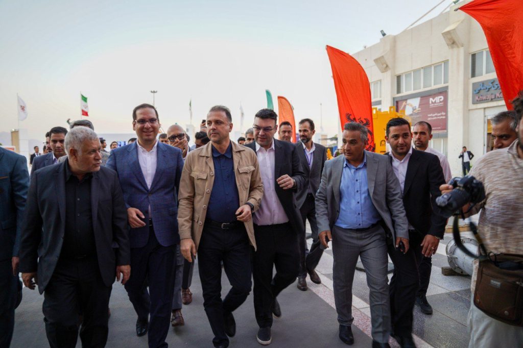 حمایت از صنعتگران داخلی از مهمترین وظایف ماست