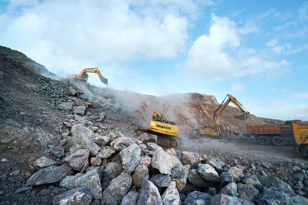 انجام پایش تخصصی زیست محیطی و ایمنی در ۶۴ معدن اصفهان