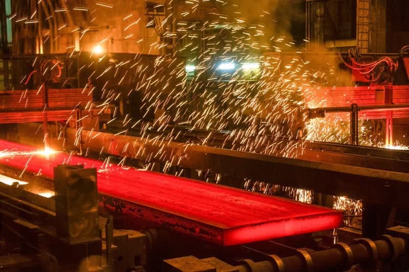 ثبت رکورد تولید تختال فولاد هرمزگان در نیمه نخست ۱۴۰۴