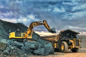 عمر تجهیزات معدنی به ۲۰ سال رسیده؛ نوسازی ناوگان اولویت اساسی است