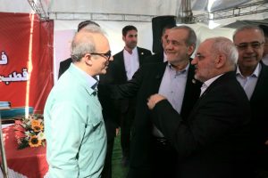 بازدید رئیس‌جمهور از غرفه فولاد هرمزگان در نهمین سفر استانی