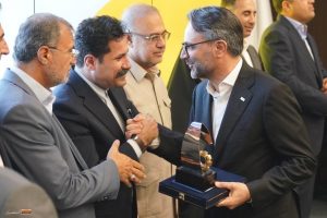 تجلیل از شرکت فولاد کاوه جنوب کیش به عنوان واحد نمونه صنعتی استان هرمزگان