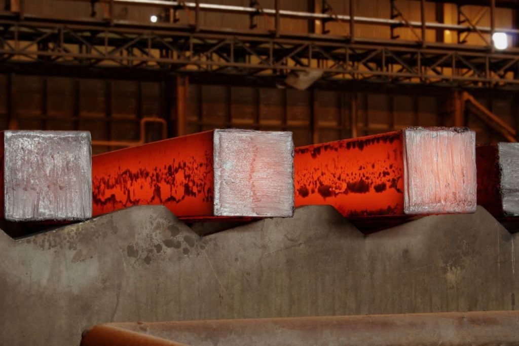 رکوردشکنی فولاد خوزستان در صادرات؛ رشد ۶۷ درصدی در نیمه نخست ۱۴۰۴