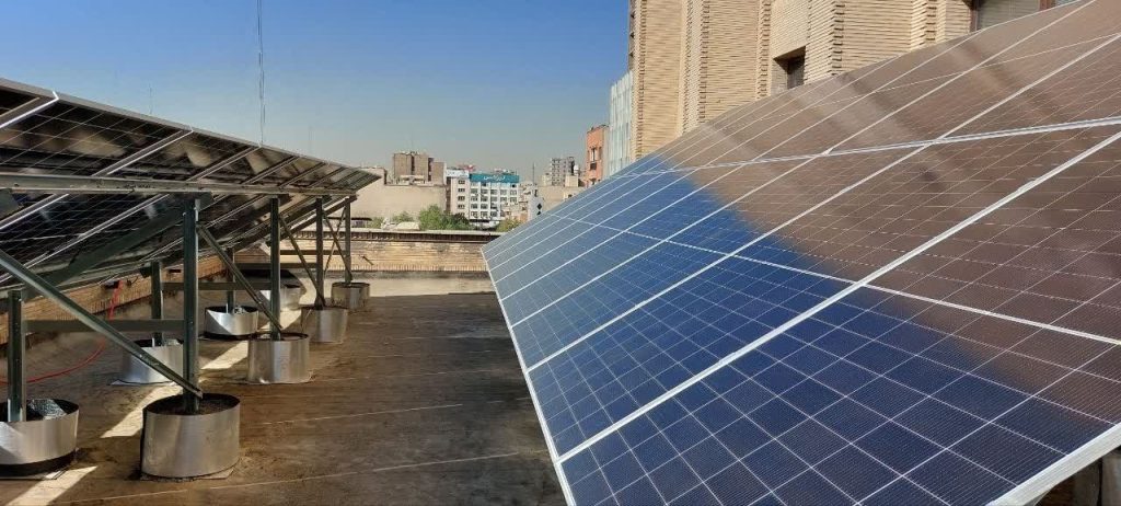 راهاندازی سامانه پنل خورشیدی ۲۰ کیلوواتی در ساختمان مرکزی ایمیدرو