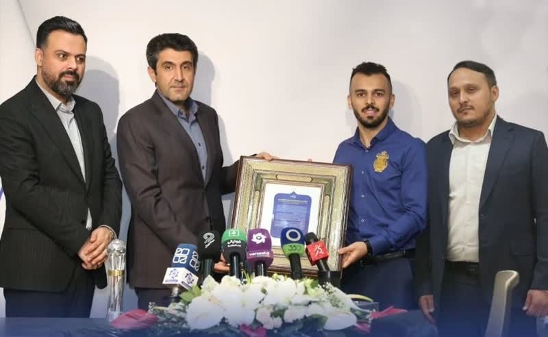 تقدیر از سالار آقاپور بازیکن گهرزمین به‌عنوان بهترین بازیکن فوتسال آسیا