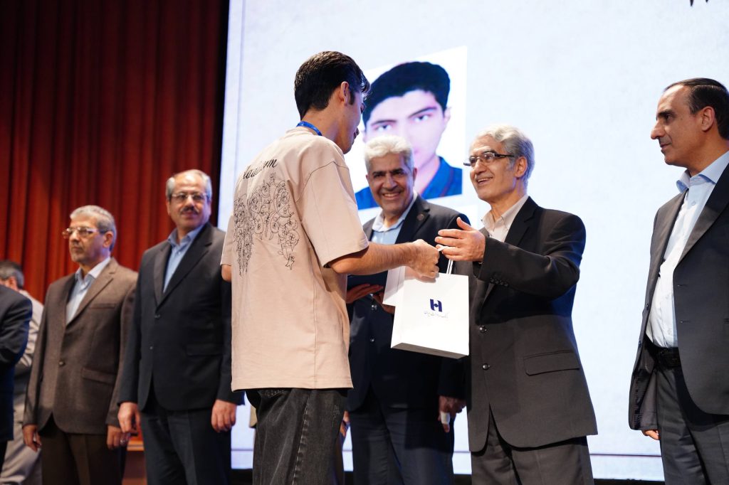 تجلیل بانک صادرات ایران از ۶۷ دانشجوی نخبه المپیادی کشور