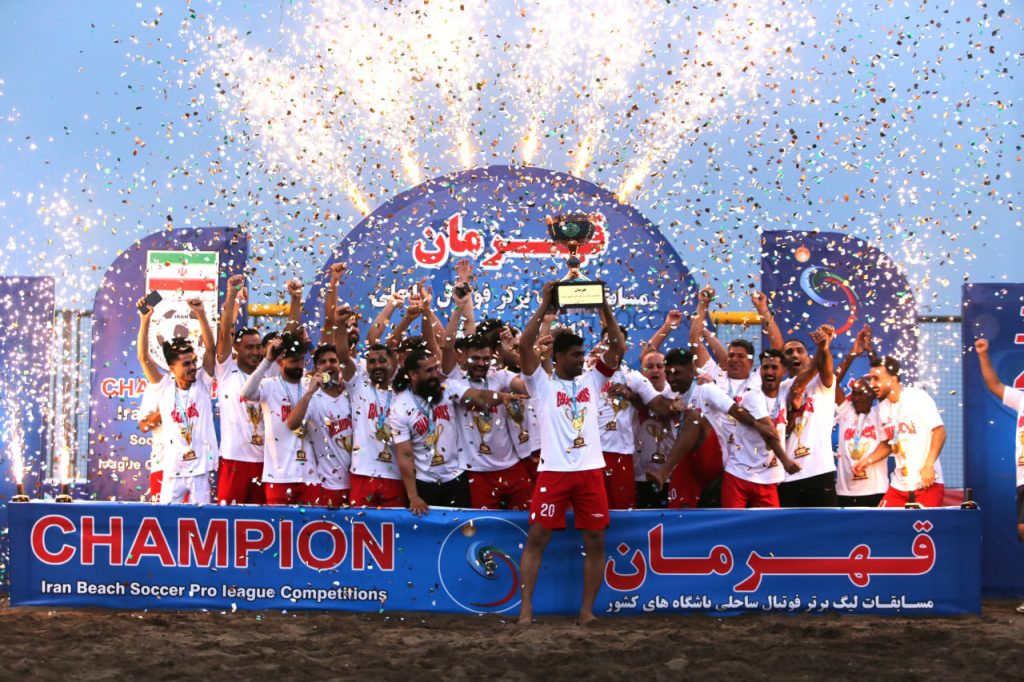 فولاد هرمزگان جام قهرمانی بالای سر برد