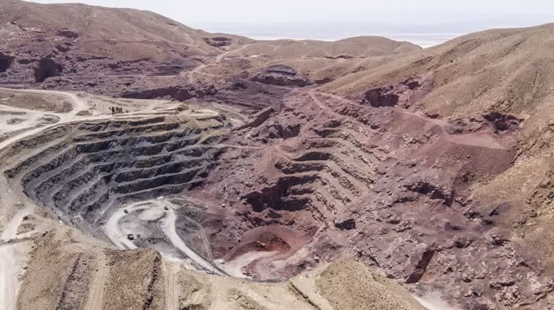 درخشش معادن شرکت آلومینای ایران در نیمه نخست ۱۴۰۴ باعبور از چالشها