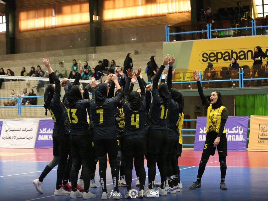 پیروزی قاطع والیبال بانوان فولاد مبارکه سپاهان مقابل مهرگان شیراز