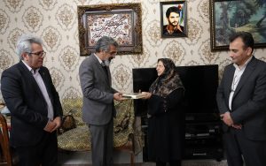 تکریم مقام خانواده‌های معظم شهدا در سازمان زمین‌شناسی و اکتشافات معدنی کشور