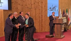 اعطای نشان ویژه روابط عمومی بحران به روابط عمومی فولاد خوزستان