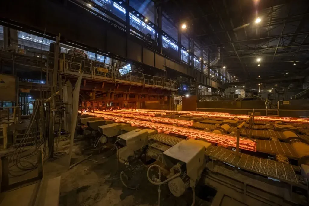 گزارش هفتگی بازارهای جهانی فولاد؛ نوسان قیمت سنگ آهن و ثبات نسبی مقاطع