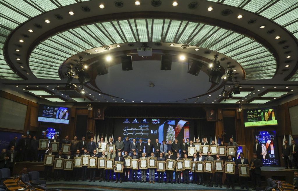 یک درخشش فولادی در عصر صنعت ناتراز