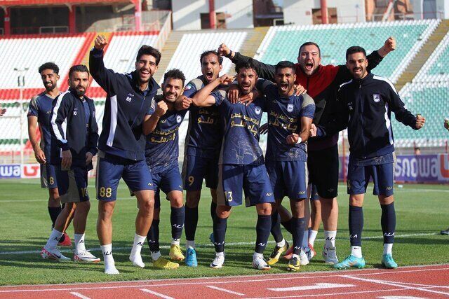 تیم فوتبال چادرملو به مصاف شمسآذر میرود