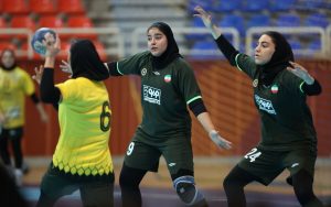 بانوان سپاهان با پیروزی در شهرآورد هندبال اصفهان صدرنشینی را تثبیت کردند