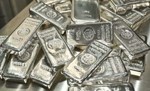 نقره برای نخستین‌بار از ۱۰۰ دلار عبور کرد