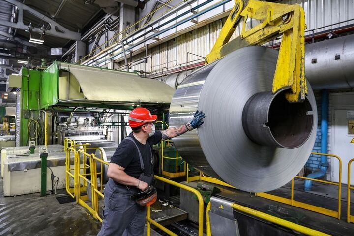 رشد ۲.۴ درصدی صنعت و معدن در آبان ۱۴۰۴