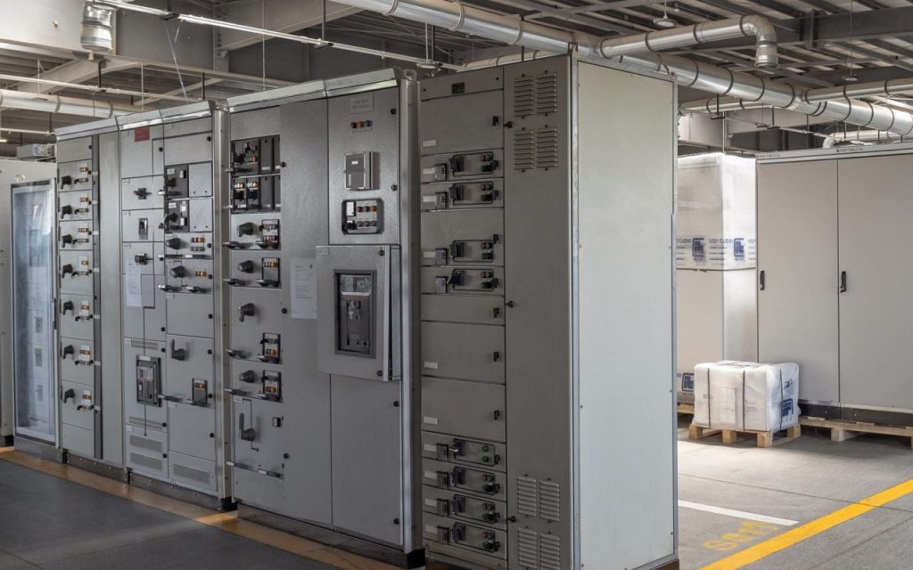 صرفه‌جویی ۵۰۰ هزار یورویی فولاد هرمزگان با خرید داخلی تابلوهای برق فشار متوسط