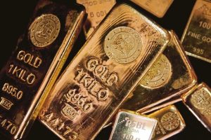 تداوم افت قیمت طلا در بازار جهانی؛ کاهش تنش‌های ژئوپلیتیکی و تقویت دلار عامل اصلی