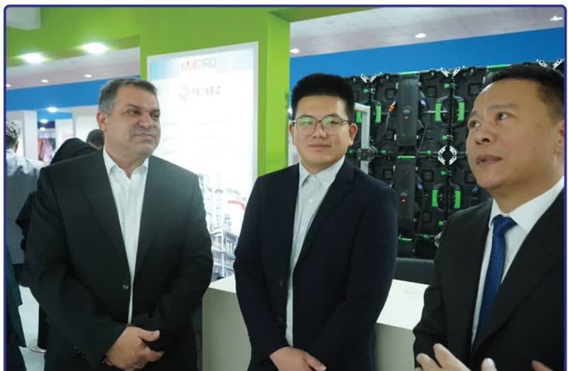 دیدار مدیرعامل منطقه ویژه پارسیان با سرکنسول چین در نمایشگاه اقتصاد دریامحور خلیج فارس