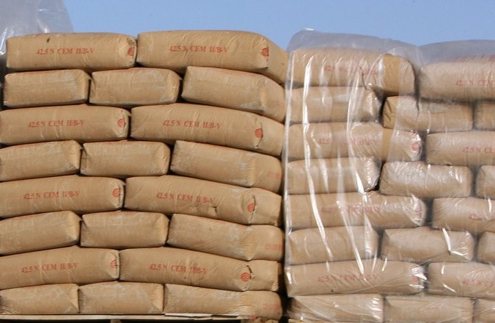 عرضه بیش از ۱.۰۵ میلیون تن سیمان در بورس کالا