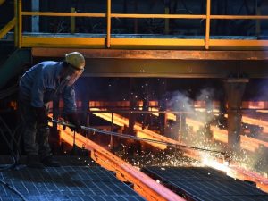 انتشار گزارش هفتگی بازارهای جهانی فولاد؛ افت سنگ‌آهن و ثبات مقاطع