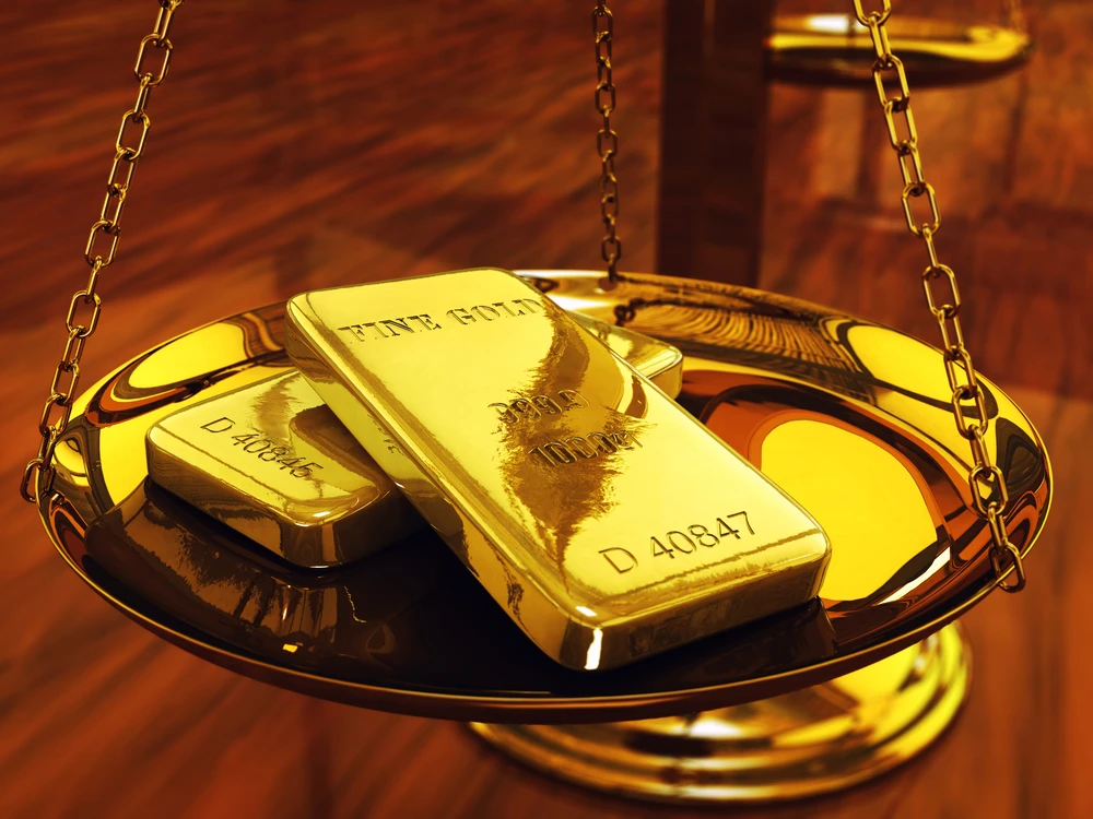 بازگشت نسبی طلا از کف پنج‌هفته‌ای؛ رشد قیمت نفت مانع صعود بیشتر شد