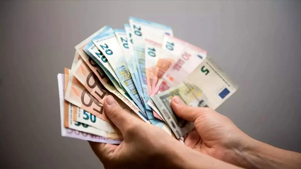 ثبات نرخ حواله دلار و درهم در مرکز مبادله؛ کاهش قیمت یورو